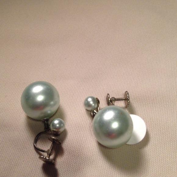 Screw back earrings