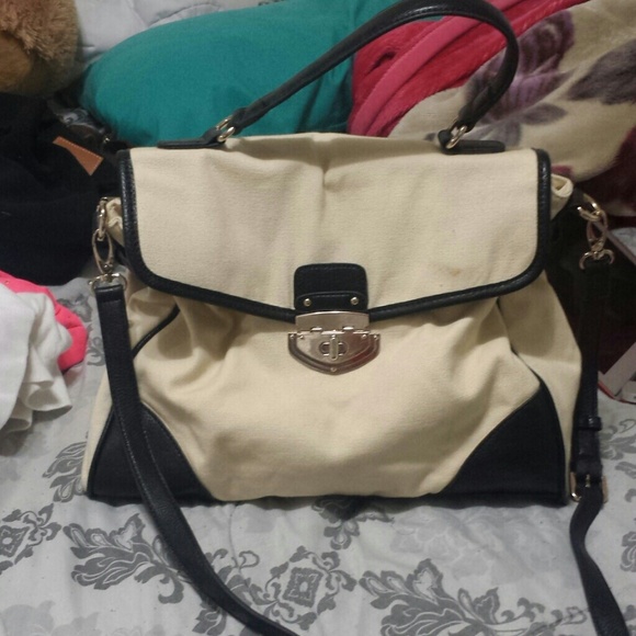 Cute bag. Can be worn as crossbody