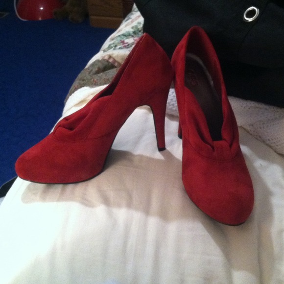NWT red suede pumps