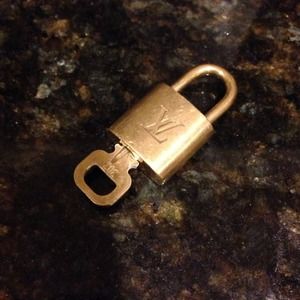 Authentic Louis Vuitton Lock 302 🔐😊