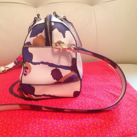 🚫Sold🚫Tory Burch Robinson Satchel - Picture 2 of 4