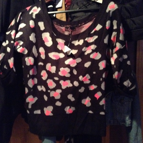 Super cute sweater LARGE