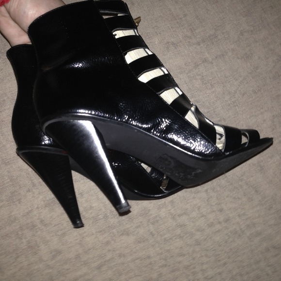 ❌BUNDLE❌{ MICHAEL Michael Kors } Caged Booties - 6 - Picture 3 of 4