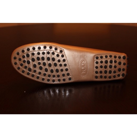 ❌ Limited Edition Gold Tod's Moccasins - Picture 2 of 4