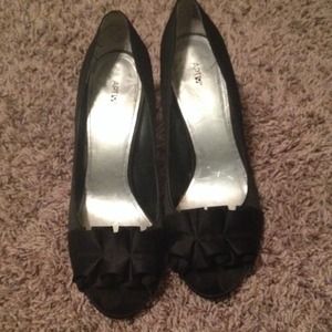 Black ruffle high heels APT.9