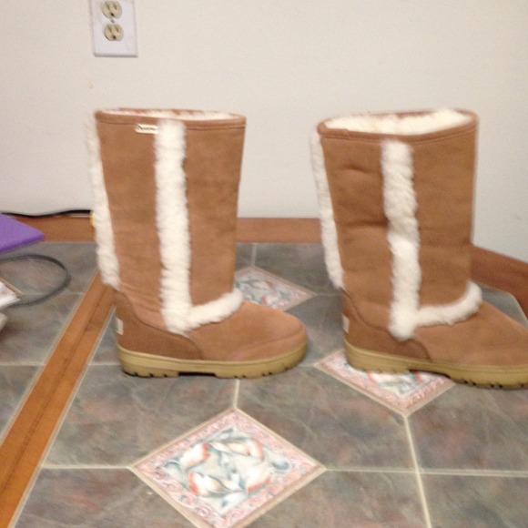Bearpaw boots - Picture 2 of 4