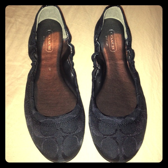 💢SOLD 💢ON ANOTHER SITE NWB COACH FLATS!