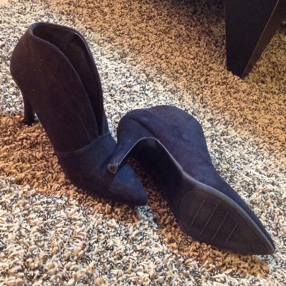 ❌TRADED ❌Black velveteen booties size 7.5 - Picture 3 of 4