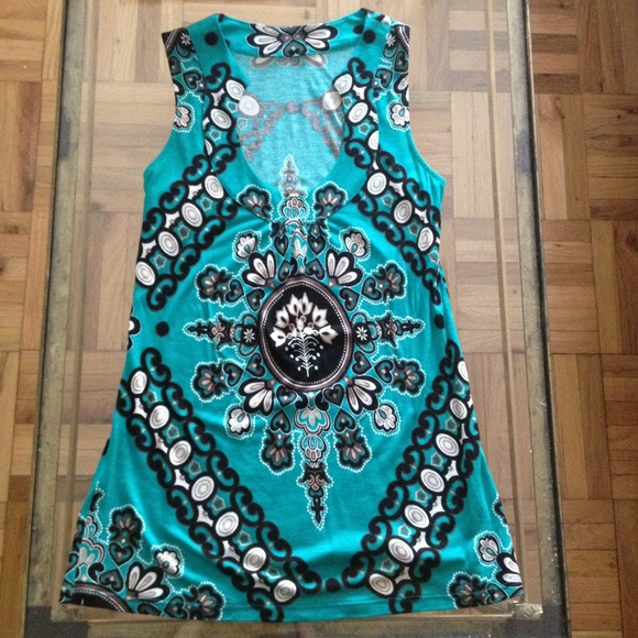 Top brand new - boutique. Gorgeous pattern and cut - Picture 3 of 3