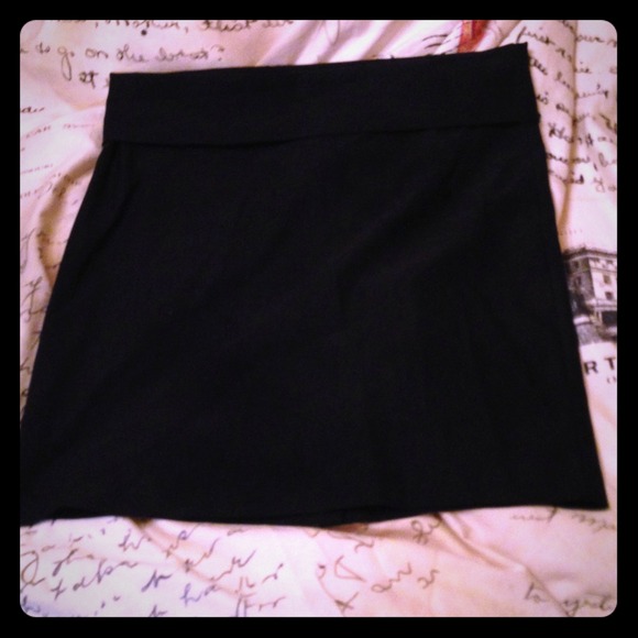 Black basic foldover skirt