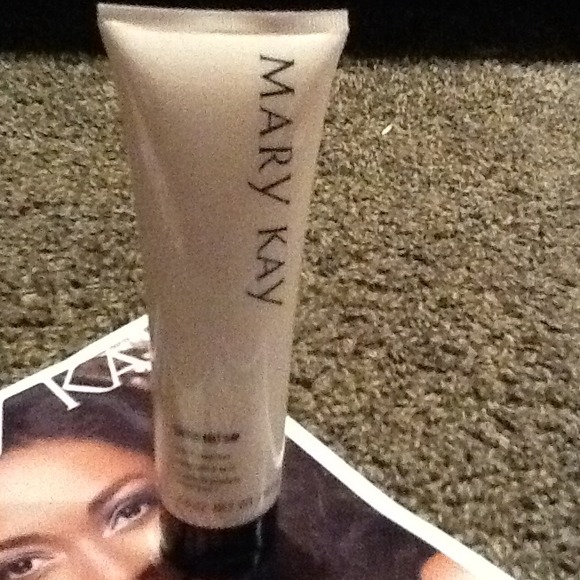 Timewise 3-in-1 cleanser for dry or oily skin