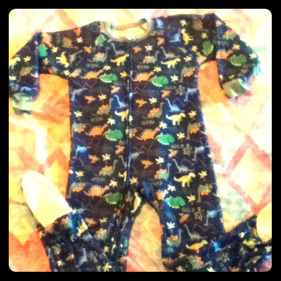 Carter's Boys Size 5 Sleepsuit.