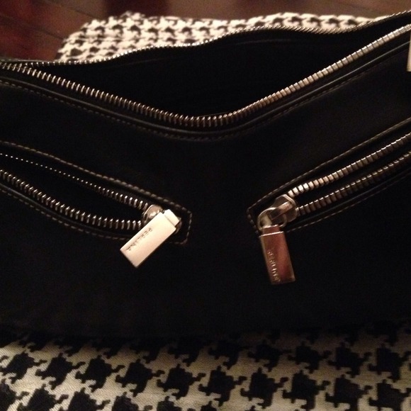 Perlina Black Leather Satchel - Picture 4 of 4