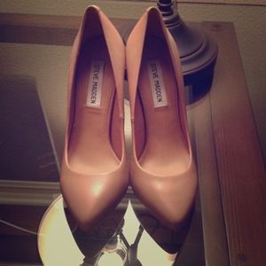 🎉👍REDUCED👍🎉 Nude Pumps