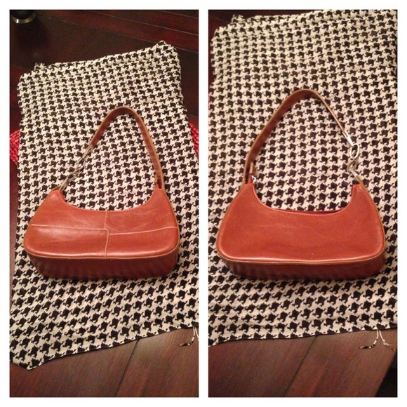 Tan Vinyl shoulder bag with built in card slots - Picture 1 of 4