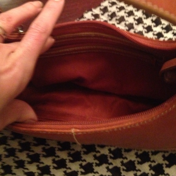 Tan Vinyl shoulder bag with built in card slots - Picture 3 of 4