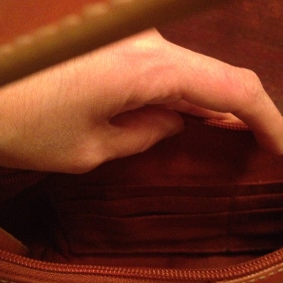 Tan Vinyl shoulder bag with built in card slots - Picture 4 of 4