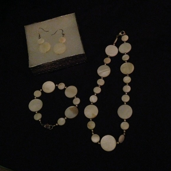 Set of three nice white shells with silver details