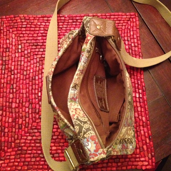 Relic Flowered Cross Body Bag - Picture 4 of 4