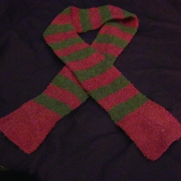 Brand-new pink and gray winter scarf