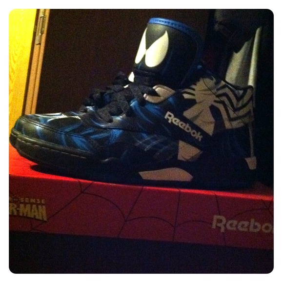 Boys sneakers
