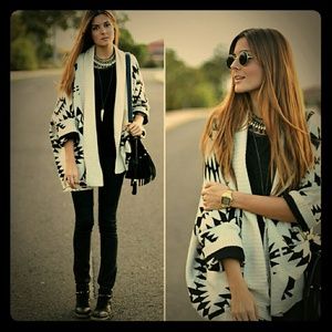 Hobo Oversized Aztec Sweater (beige)