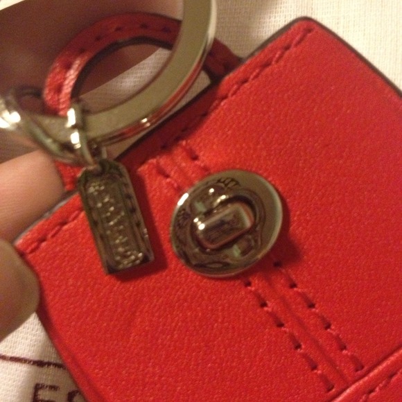 SOLD ✨HOST PICK✨ Coach handbag shaped keychain - Picture 4 of 4