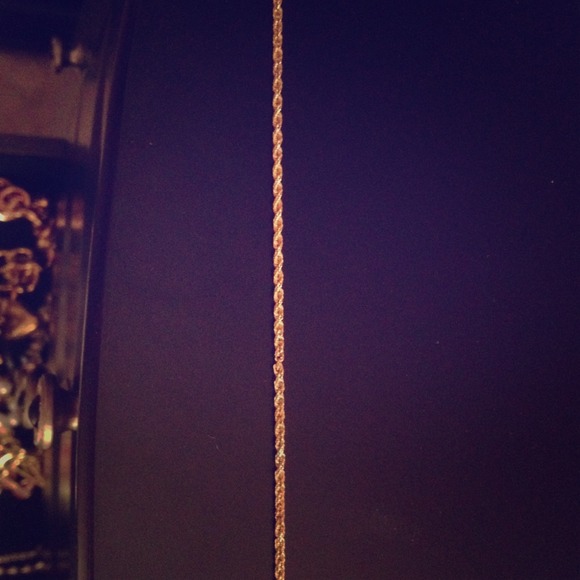 SOLD-- Thin gold rope bracelet 🎁