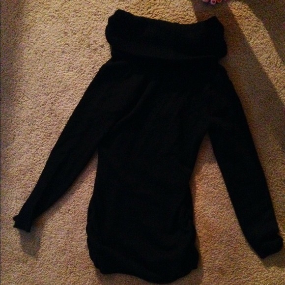 Black Sweater - Picture 3 of 3