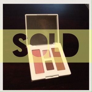 ⭐️NEW ⭐️Never been used. eye shadow+blush+bronzer