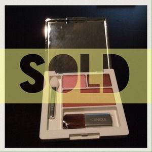 ⭐️NEW ⭐️Never been used.     Eye shadow + blush