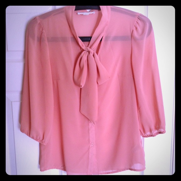 Pink sheer button up top 💕