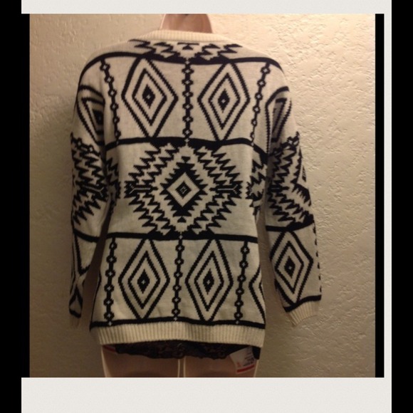 💋LAST CHANCE💋 Tribal Print Sweater - Picture 3 of 4