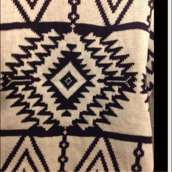💋LAST CHANCE💋 Tribal Print Sweater - Picture 4 of 4