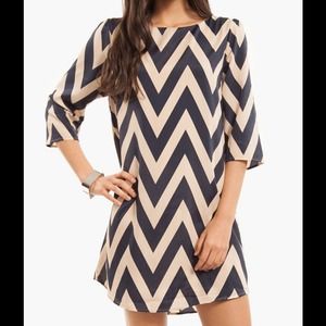 NWOT Black and Camel Tobi Chevron Shift Dress Med
