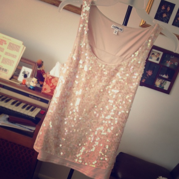 💞💞SOLD💞💞EXPRESS Peach sequin dress up tank top
