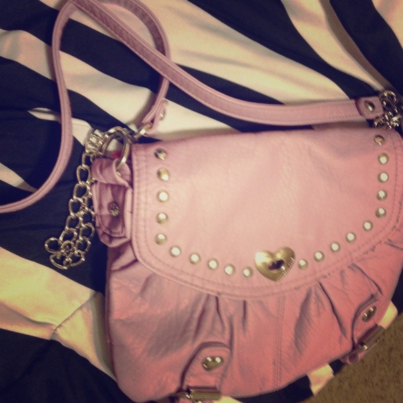 Small lilac purse with no clasp.