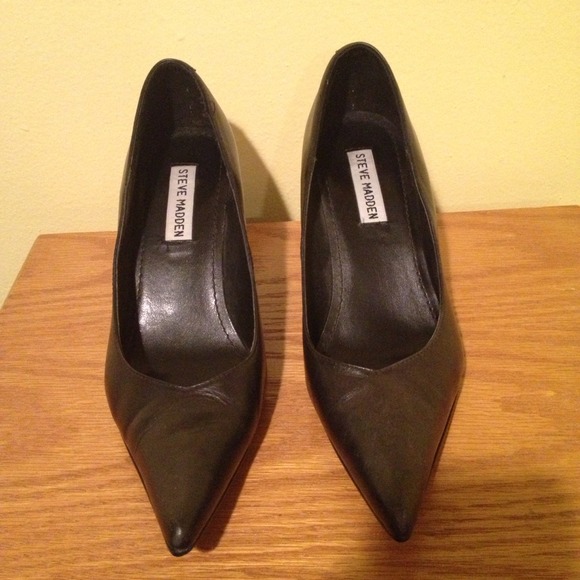 Black Steve Madden Pumps