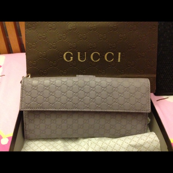 Gucci Clutches & Wallets - Gucci leather wallet