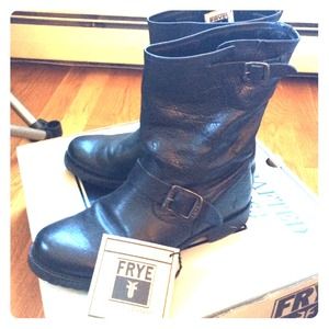 Frye Veronica shortie - black sz 8.5