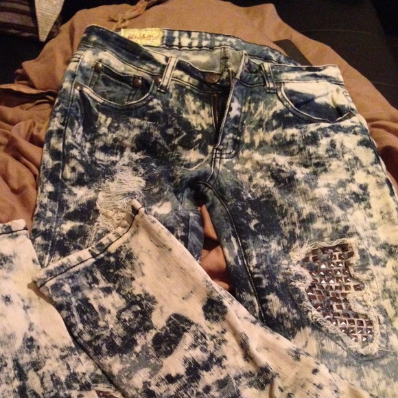 🆕😍🌟Sooooo Cute bleached pants - Picture 1 of 3