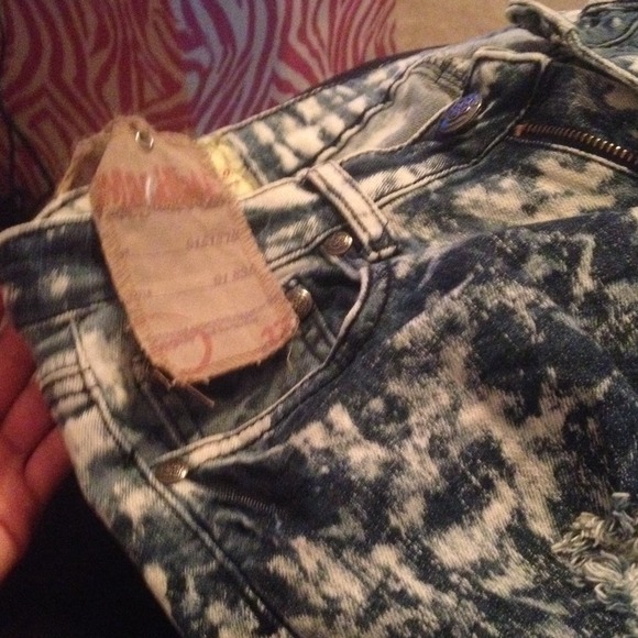 🆕😍🌟Sooooo Cute bleached pants - Picture 2 of 3