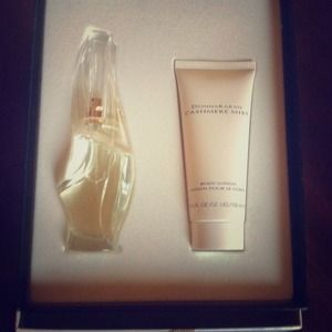 A Brand-new Donna Karan Cashmere Mist