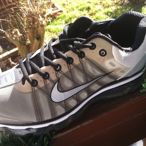 AIRMAX SIZE 7.5 NEW WITHOUT TAGS - Picture 2 of 4