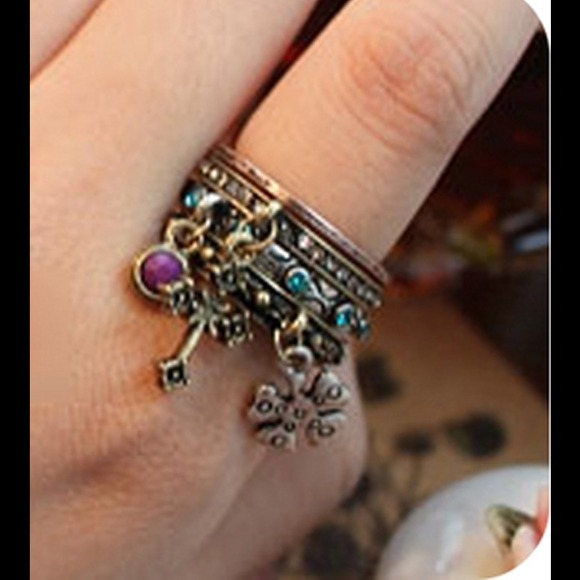 Adorable stackable ring with charms - Picture 2 of 4