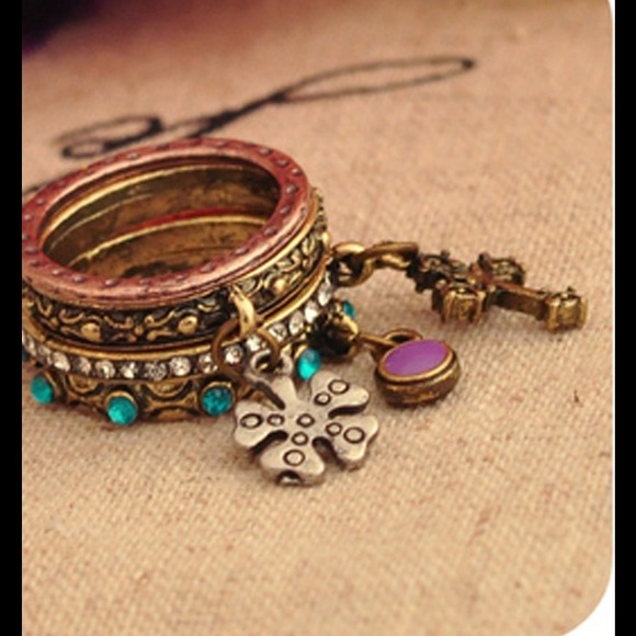 Adorable stackable ring with charms - Picture 3 of 4
