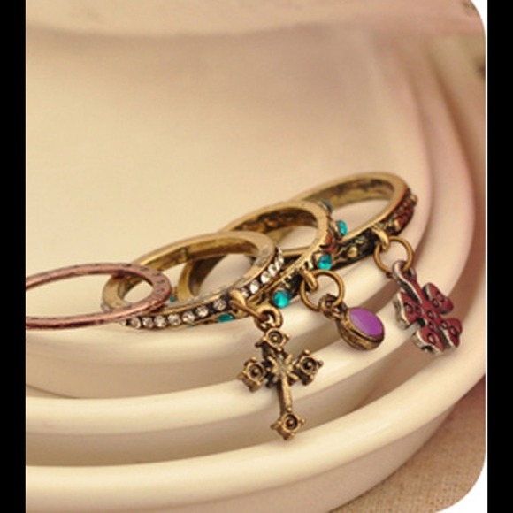 Adorable stackable ring with charms - Picture 4 of 4