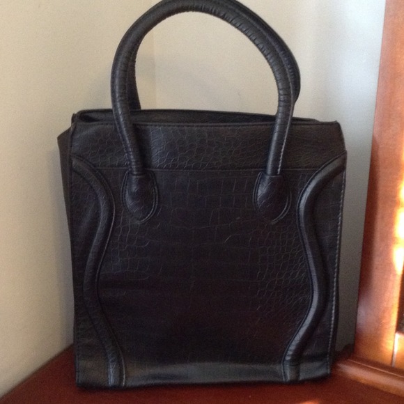 🎉SALE🎉Beautiful NEW Black Faux Crocodile Handbag - Picture 3 of 4