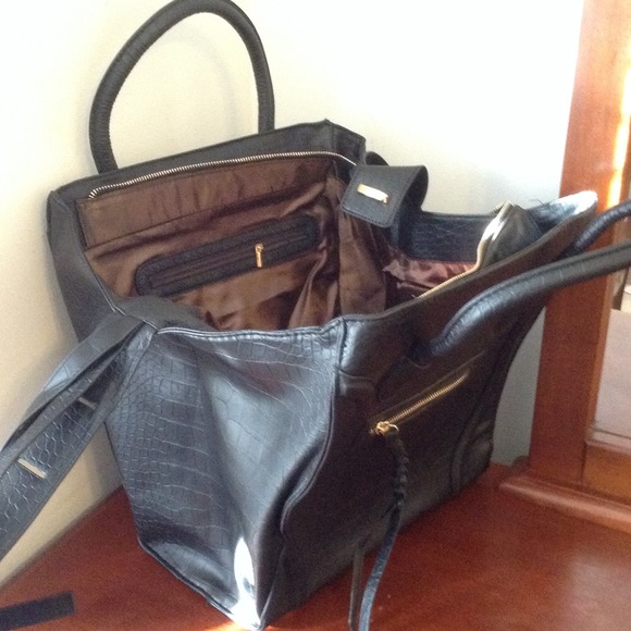 🎉SALE🎉Beautiful NEW Black Faux Crocodile Handbag - Picture 4 of 4