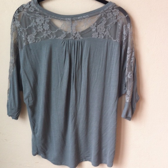 High-low lace back grey shirt. - Picture 2 of 2